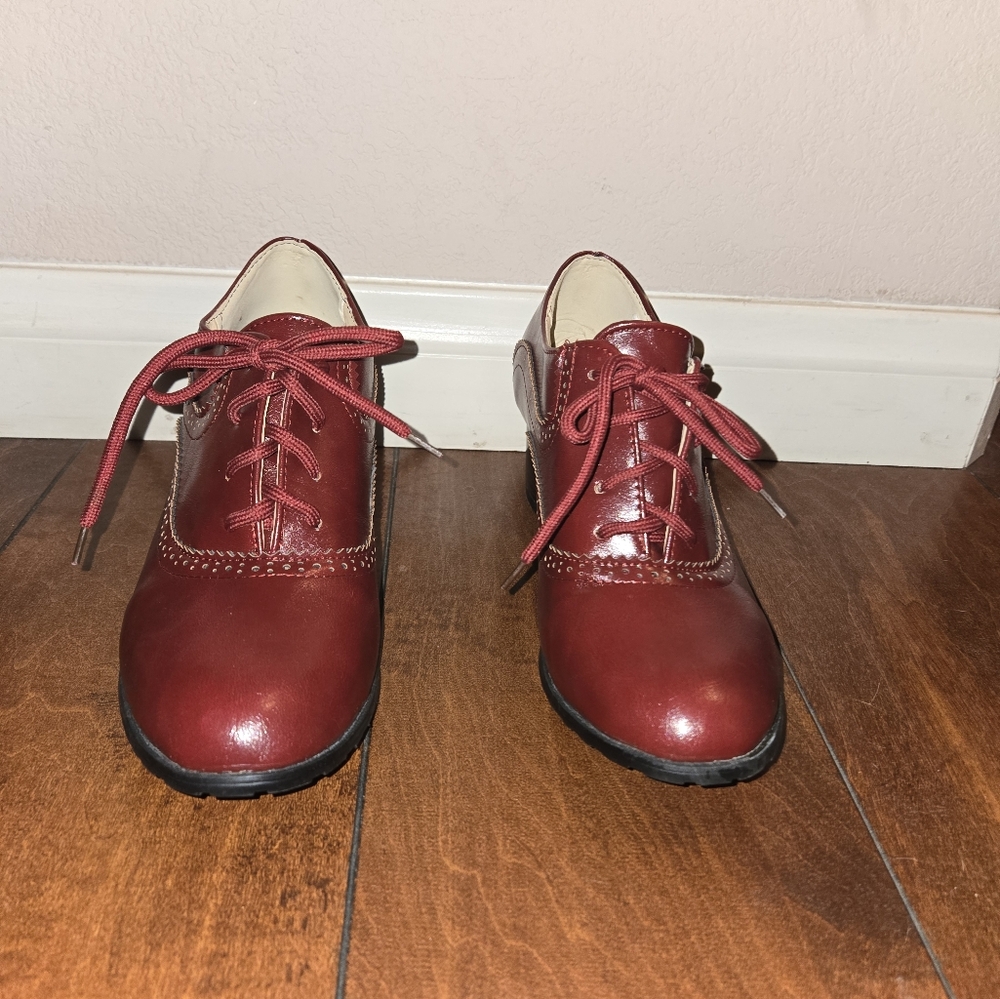 Burgundy Oxford heels size 9 EU 40